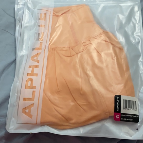 Alphalete skirt brand new still in packaging - Picture 4 of 4